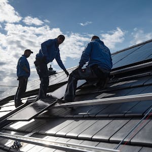 Dachdecker können sich seit 2014 auch auf Photovoltaik spezialisieren