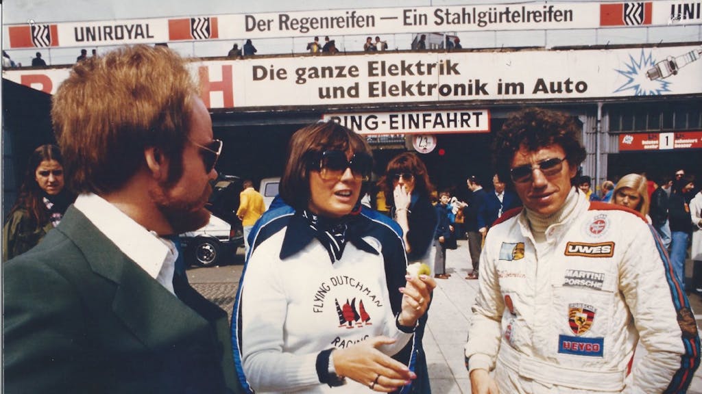Marlene und Rolf Stommelen am Nürburgring.