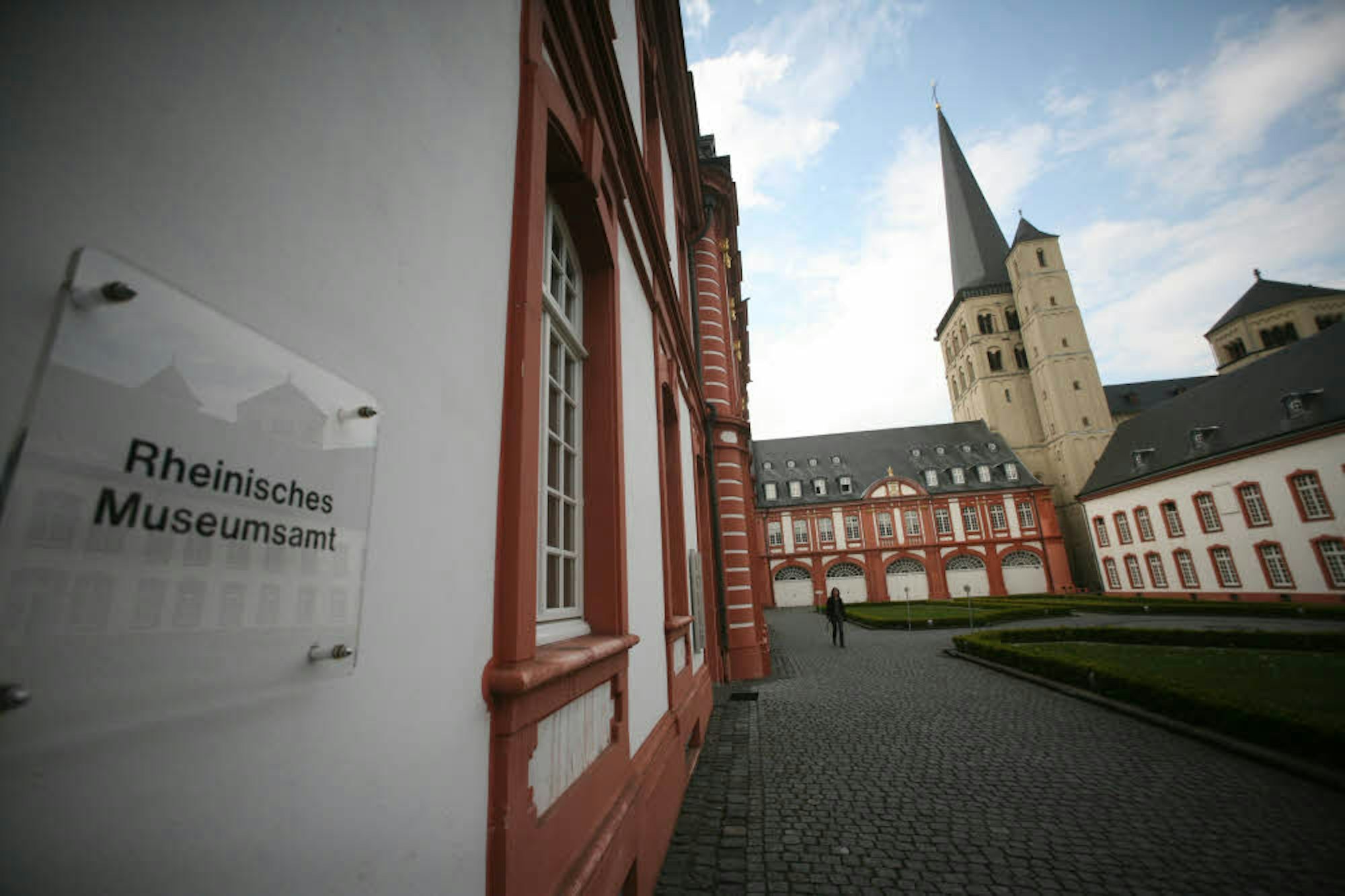 Die Abtei Brauweiler wurde zur Kölner Universität.
