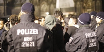 Polizeikontrollen vor dem Hauptbahnhof in der Silvesternacht