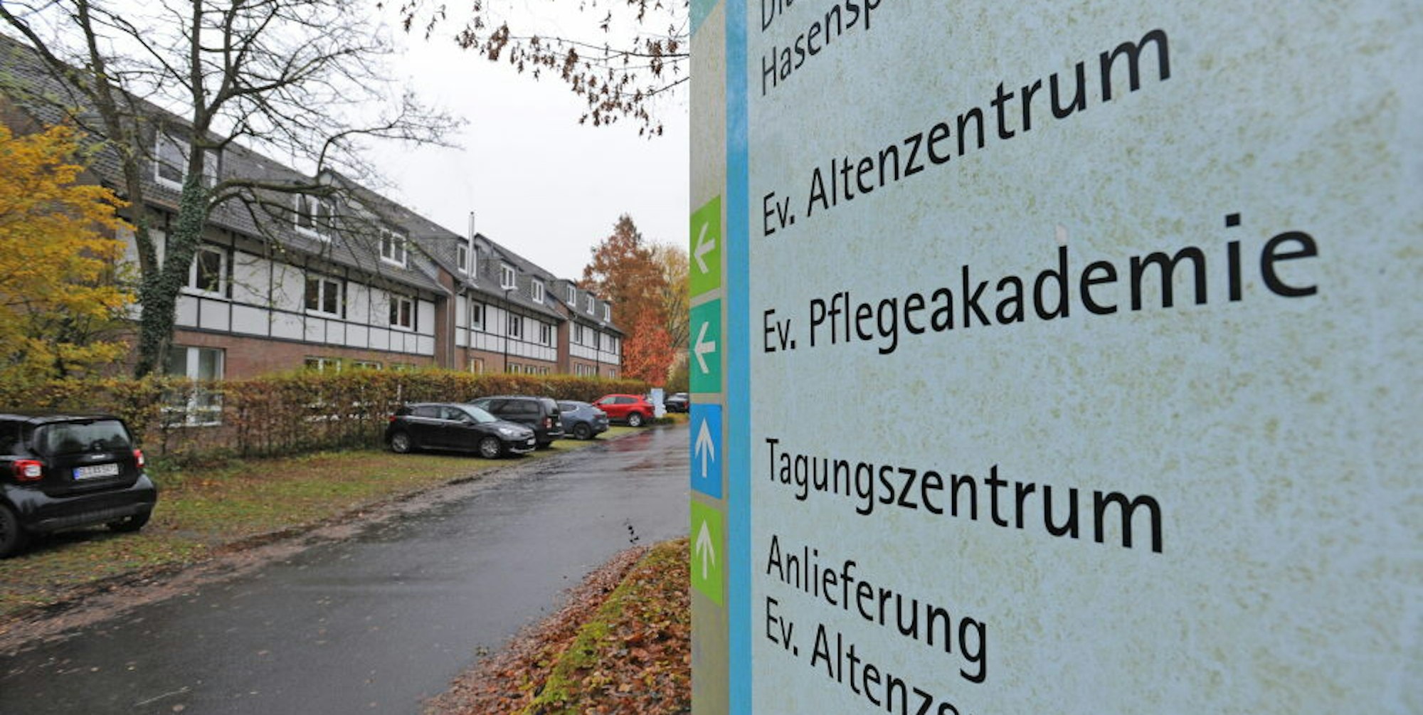 Der Altbau der Pflegeakademie neben dem Altenheim am Hasensprung wird abgebrochen, wenn die Berufsschule umzieht.