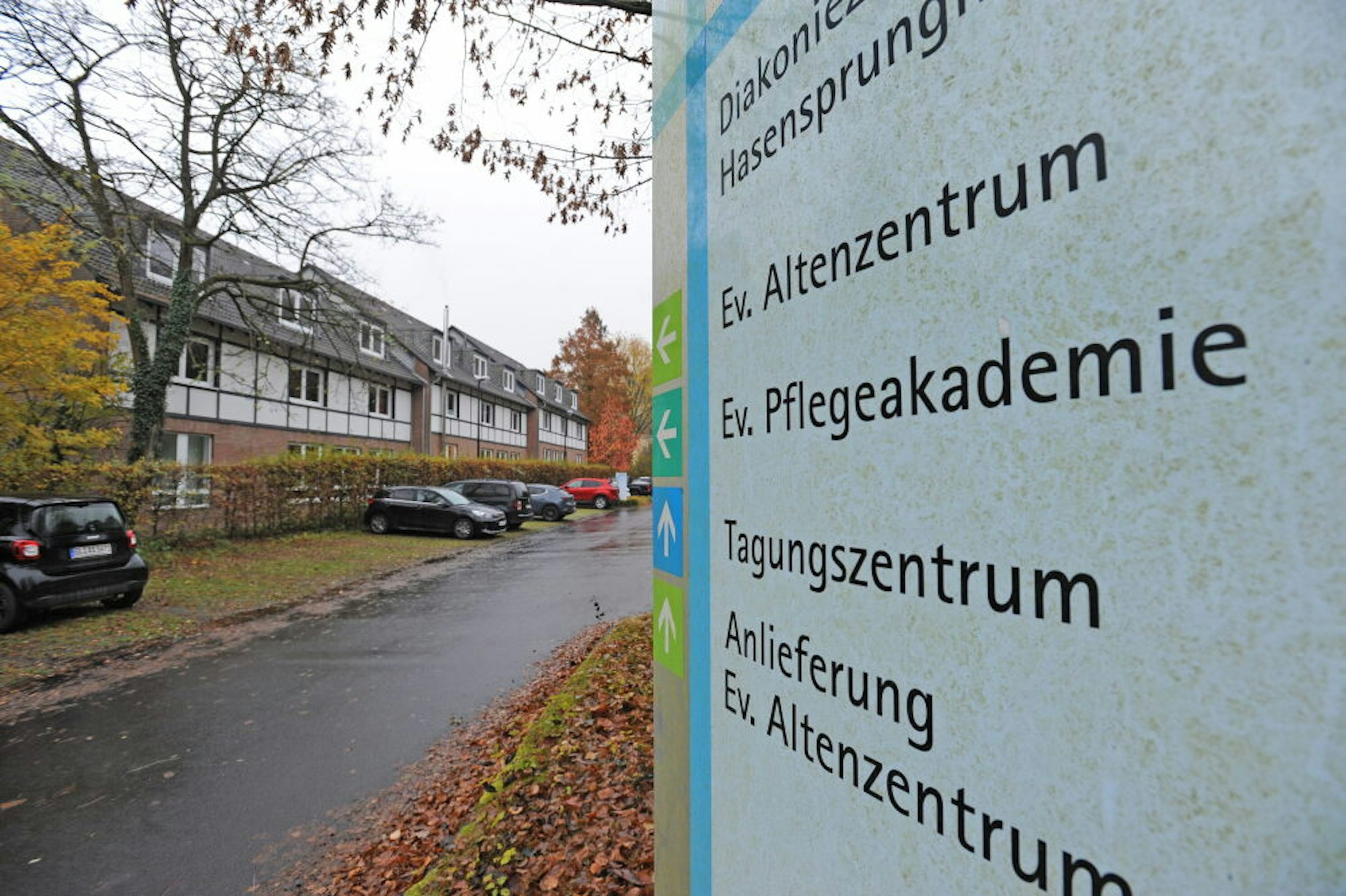 Der Altbau der Pflegeakademie neben dem Altenheim am Hasensprung wird abgebrochen, wenn die Berufsschule umzieht.