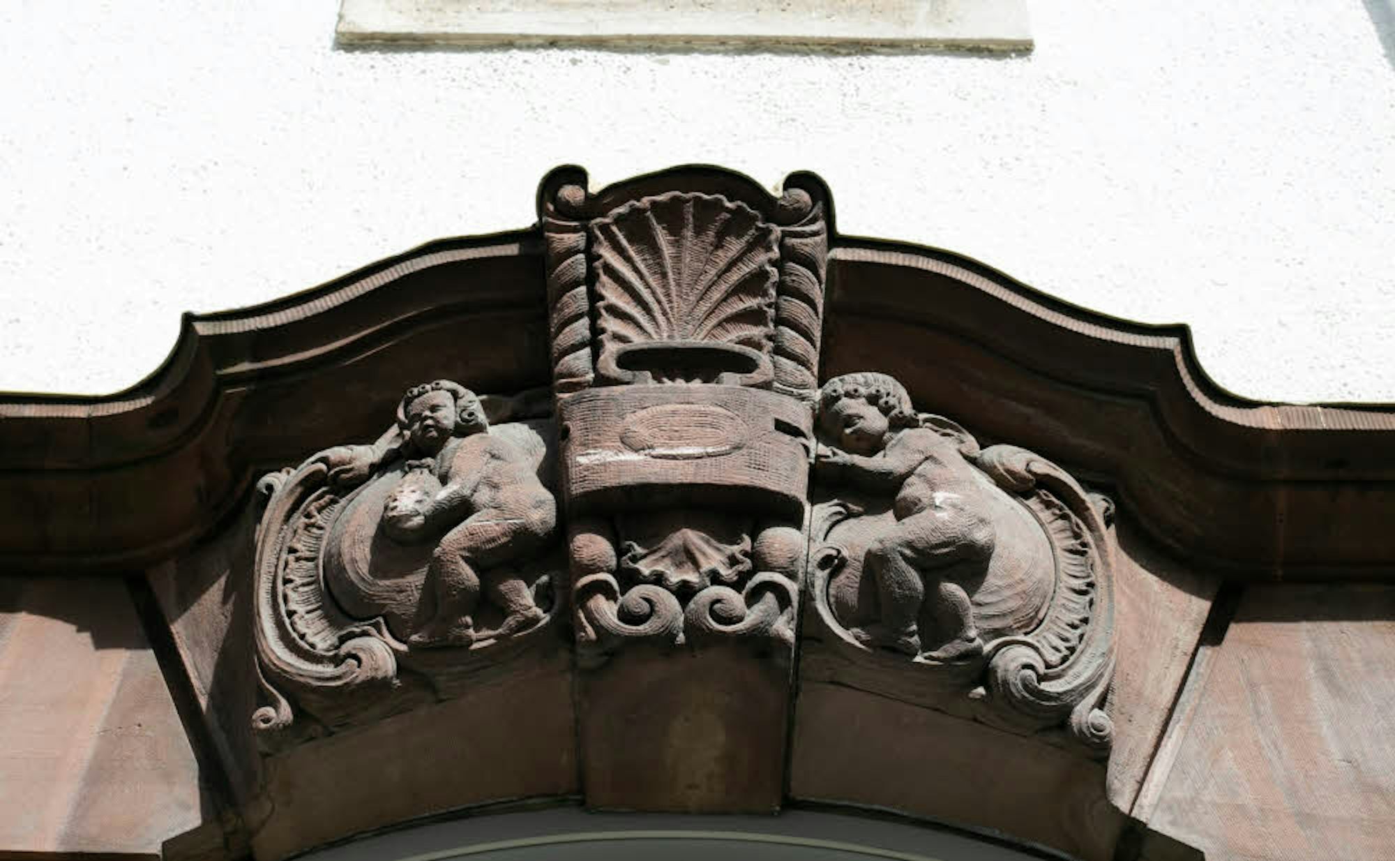 Putten am Alten Rathaus (einst Sparkasse) in der Hochstraße.