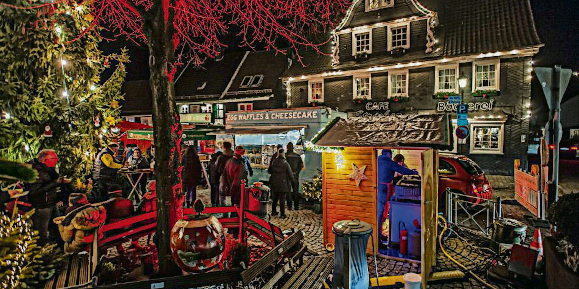 Unterm Weihnachtsbaum auf dem Marktplatz und in der Kirche wird der Witzheldener „Sternenzauber“ veranstaltet.