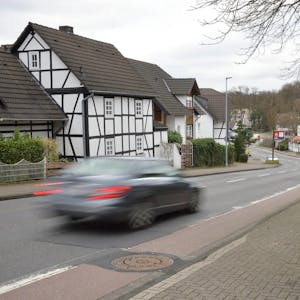 Beispiel für die Geschwindigkeitsüberwachung in Gladbach: eine moderne Säule an der Gladbacher Straße.