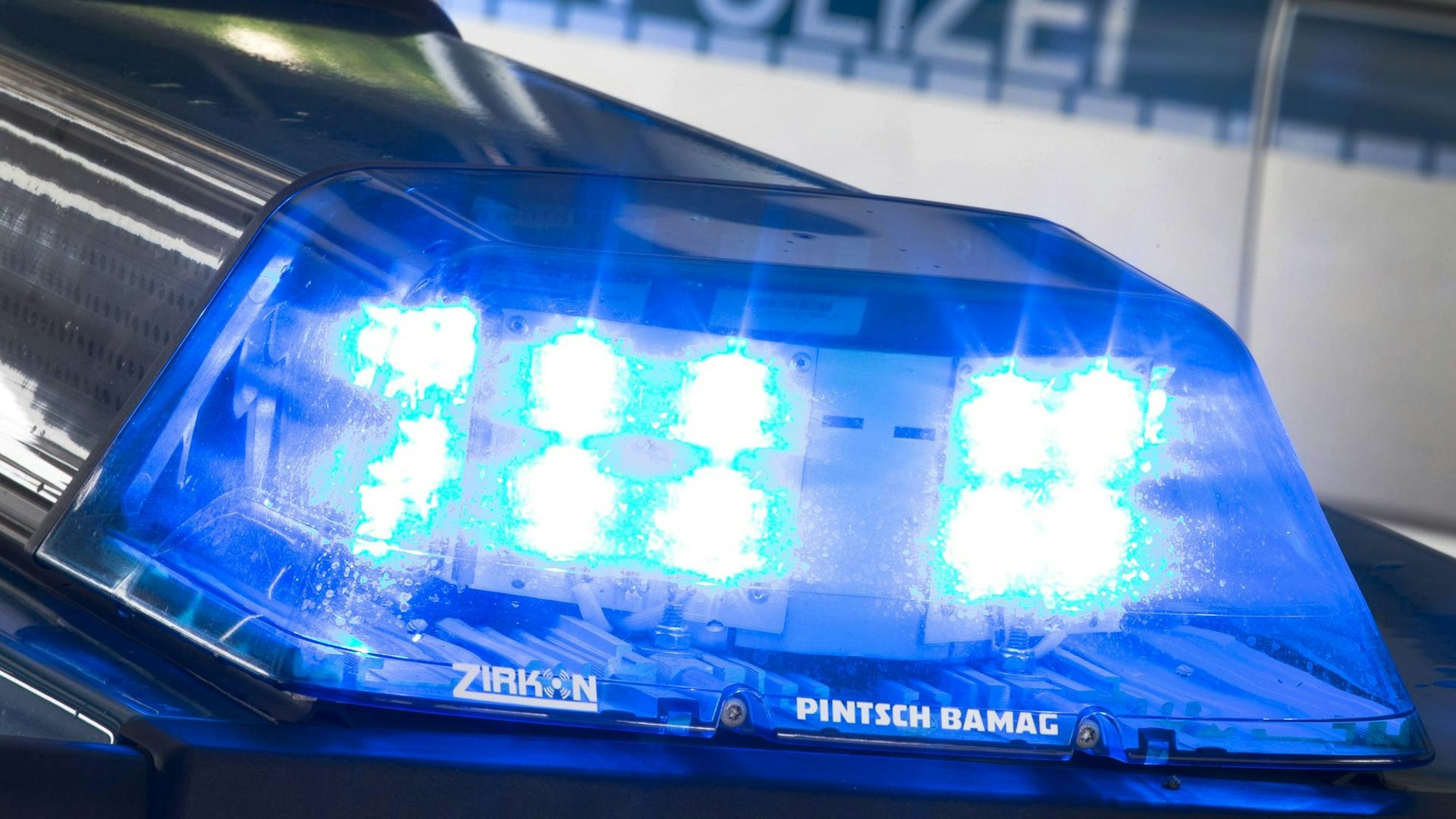 Das Blaulicht eines Polizeiwagens.