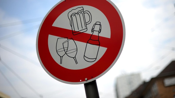 Schild weist Alkoholverbot aus