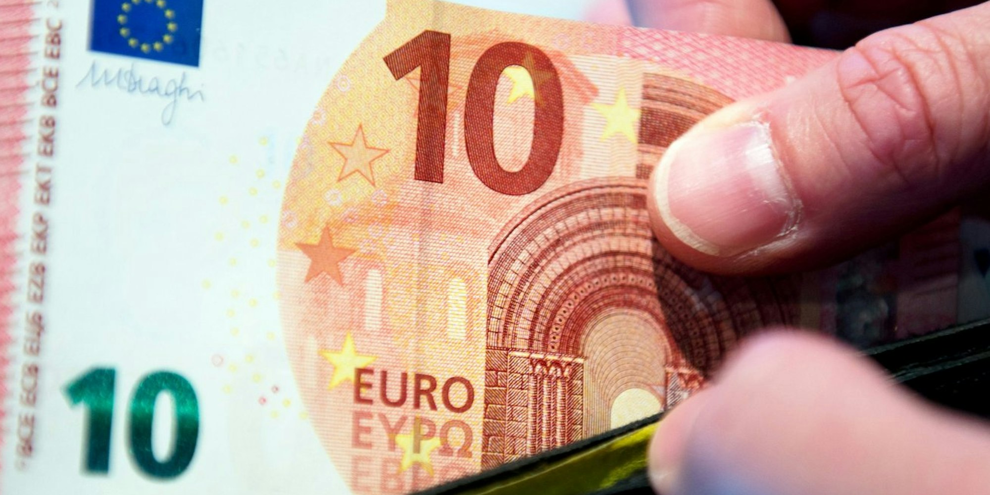 Die neue 10-Euro-Banknote wird ab dem 23. September 2014 in Umlauf gebracht.
