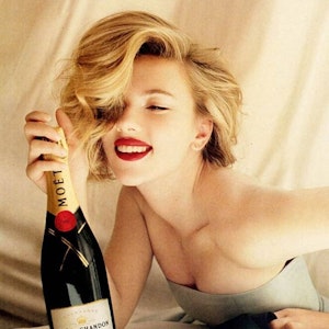 Scarlett Johansson soll sich im Hotel vergnügt haben.