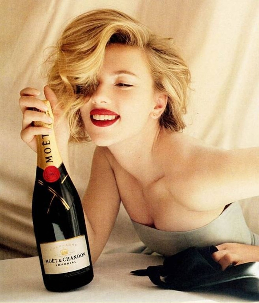 Scarlett Johansson soll sich im Hotel vergnügt haben.