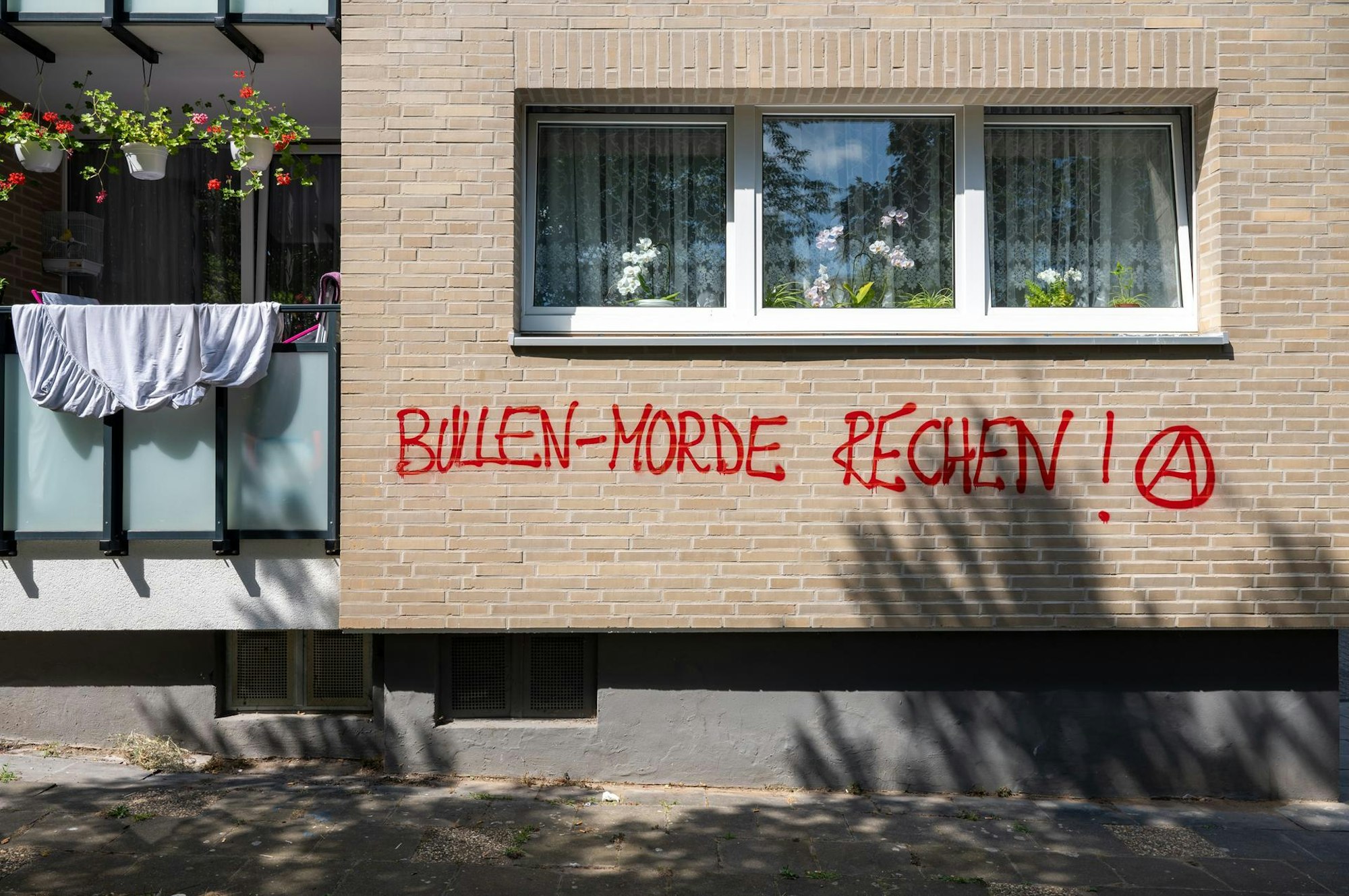 Polizei kritisches Graffity Osth