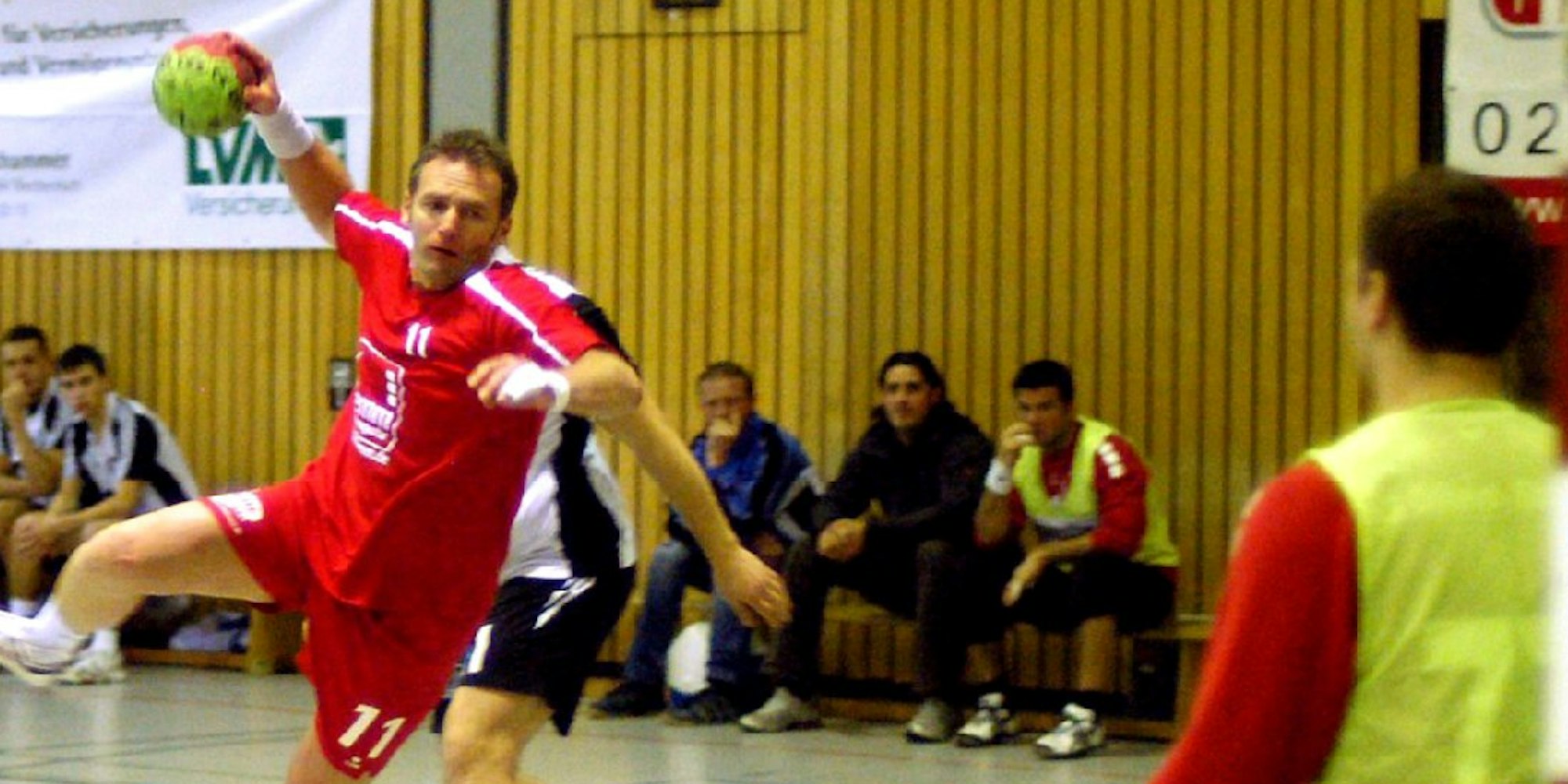 In der Halle der Marienschule finden regelmäßig Handballspiele statt.