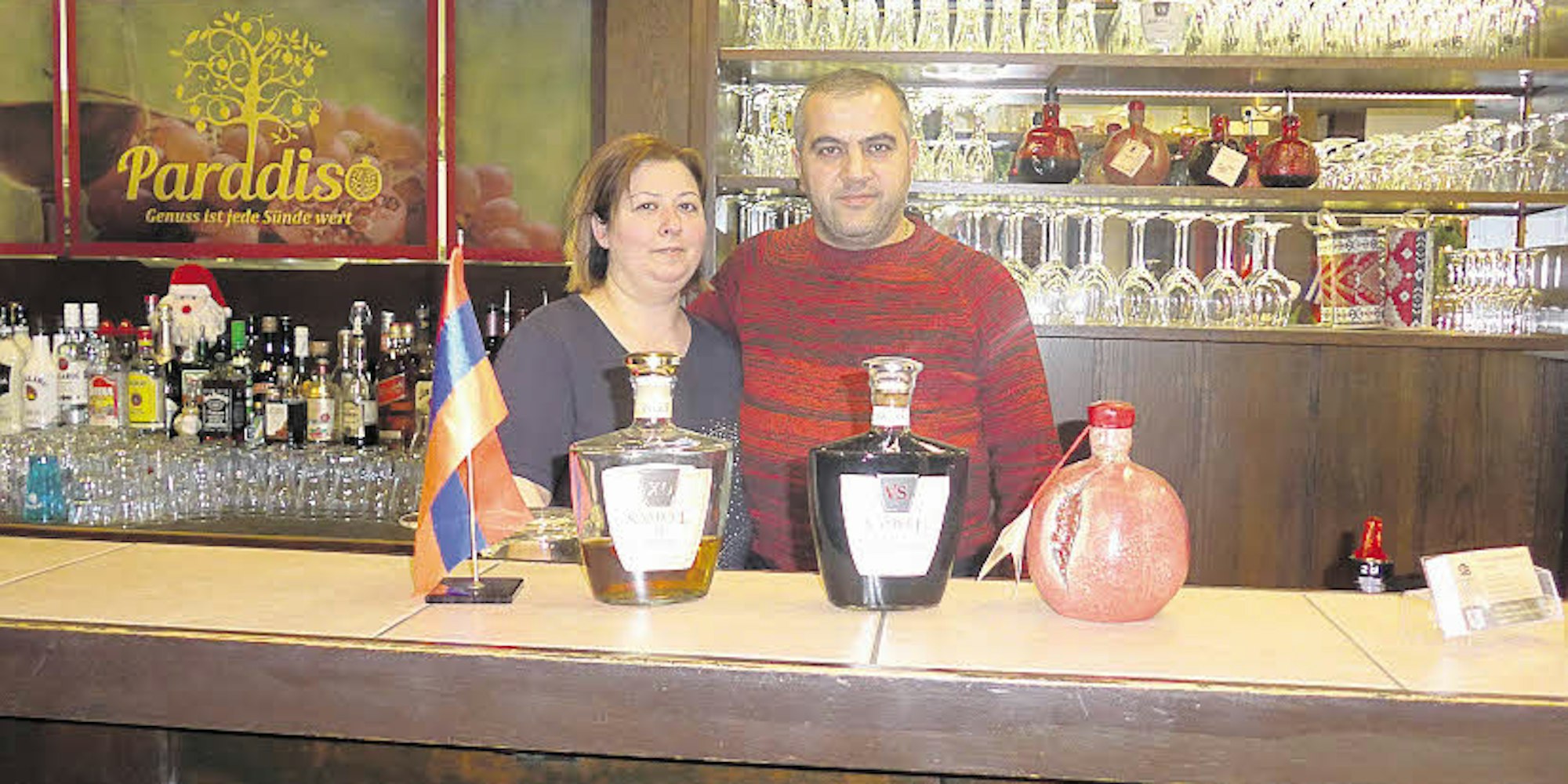 Armen und Abovyan Abrahamyan servieren Grillgerichte aus ihrer armenischen Heimat.