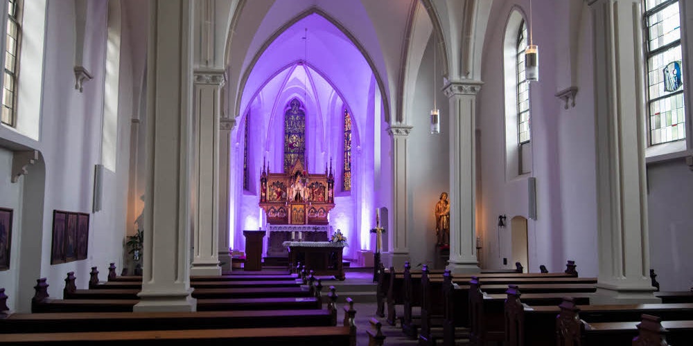 Die Kirche St. Joseph wurde neu gestrichen, ein Lichtkonzept gehört ebenfalls zum Projekt.