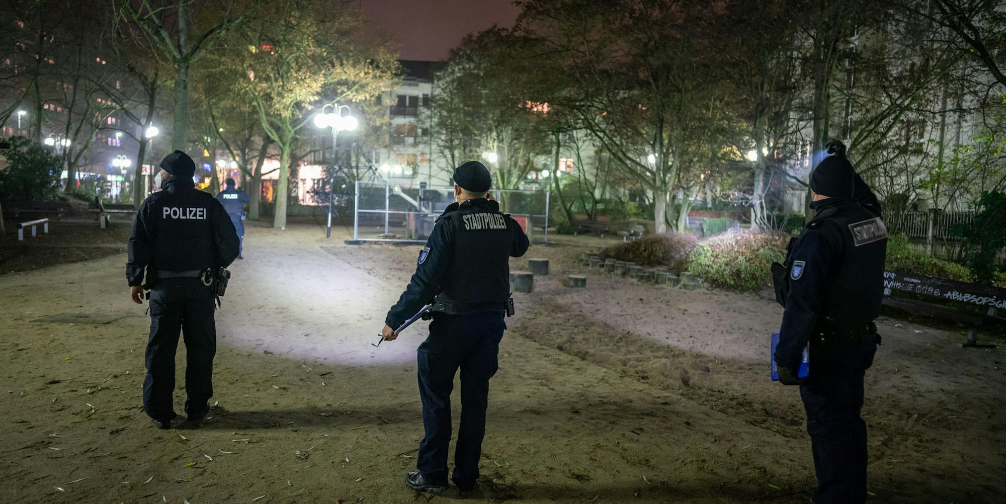 Polizei Spielplatz Taschenlampen