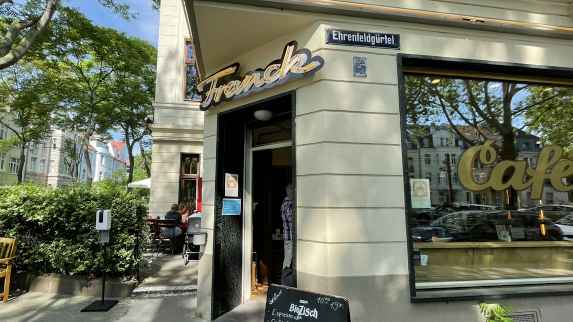 Der Eingang des Café Franck