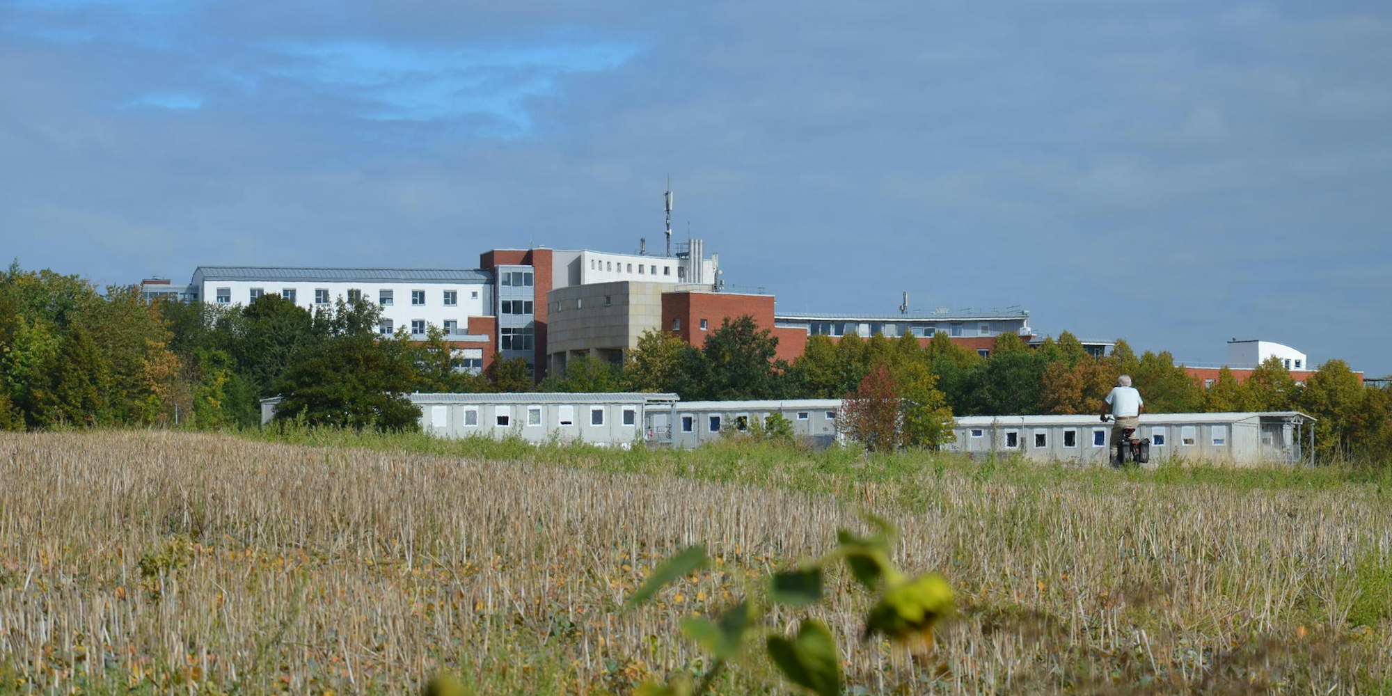 Auf einem Teil der Felder unmittelbar neben der Hochschule des Bundes wollte ein Investor in Brühl den Heider-Bergsee-Campus errichten.
