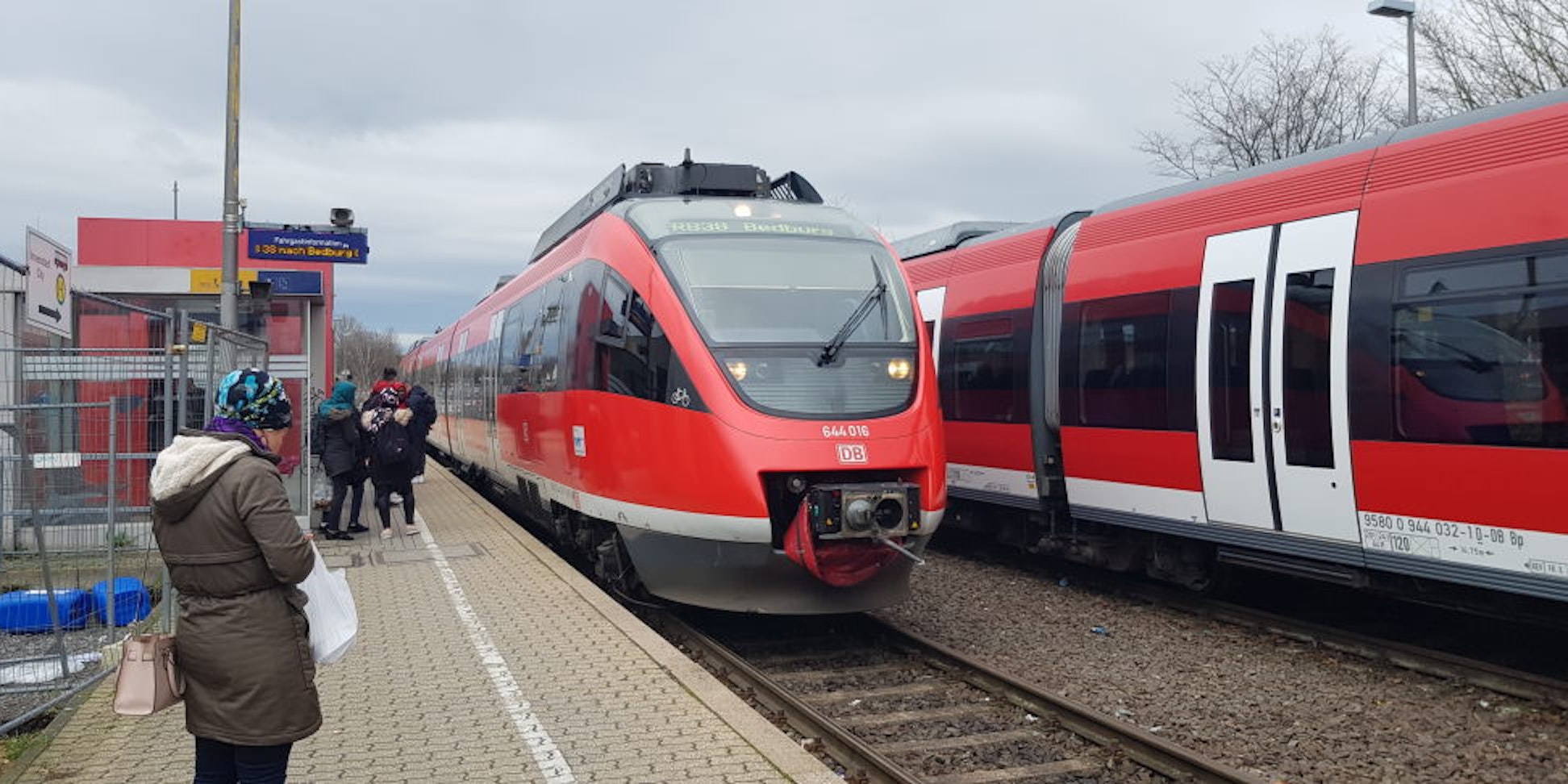 Die Abbindung der Regionalbahn 38 ab dem Horremer Bahnhof verärgert die Bergheimer Politiker. Jetzt starten sie einen neuen Anlauf, das zu verhindern.
