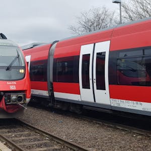 Die Abbindung der Regionalbahn 38 ab dem Horremer Bahnhof verärgert die Bergheimer Politiker. Jetzt starten sie einen neuen Anlauf, das zu verhindern.