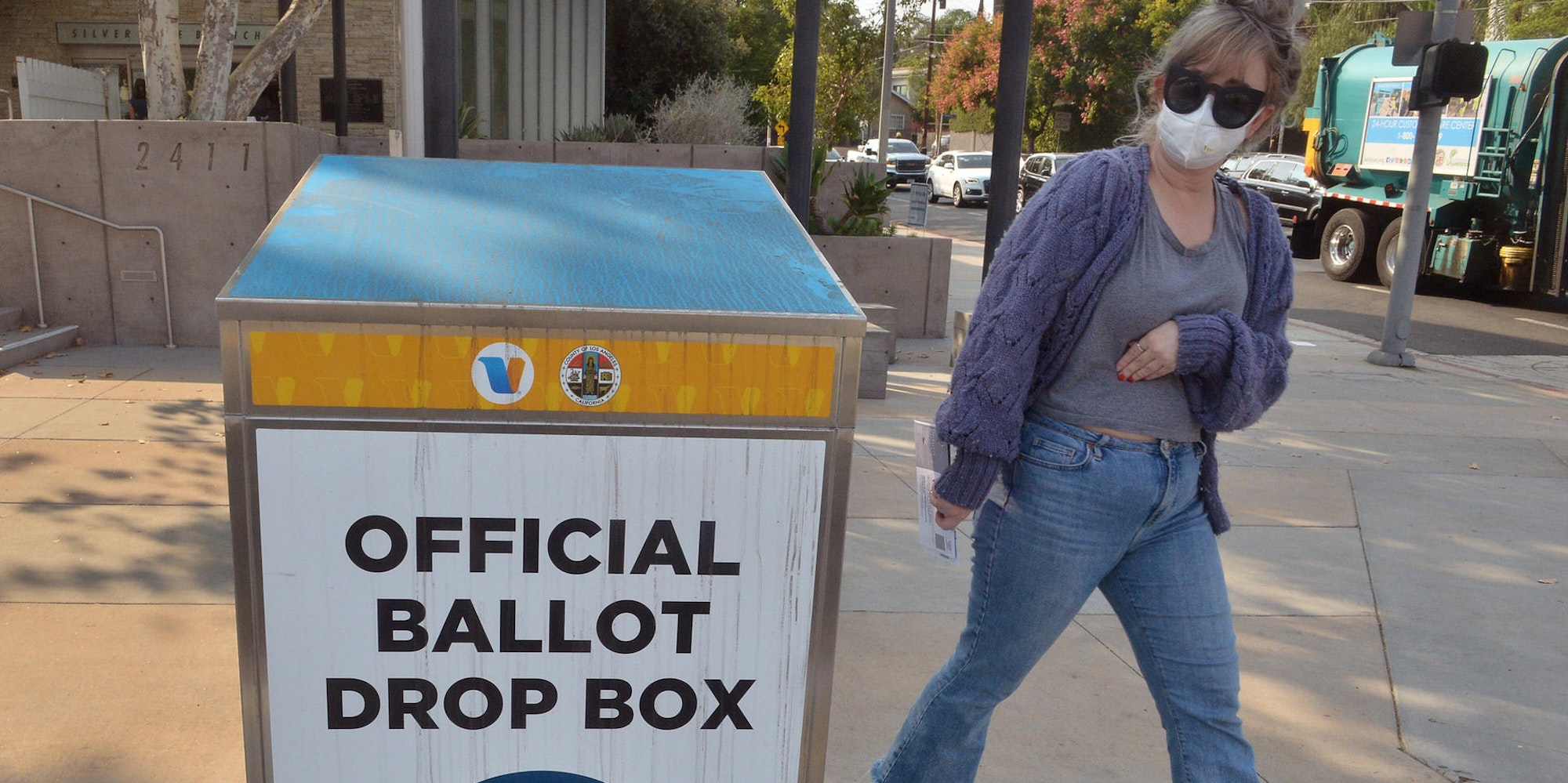 Wählerin Ballot Box IMAGO