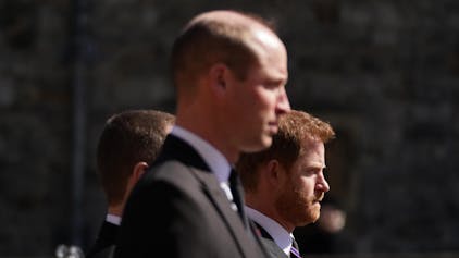 Prinz Harry und Prinz William bei den Trauerfeierlichkeiten für Königin Elizabeth.