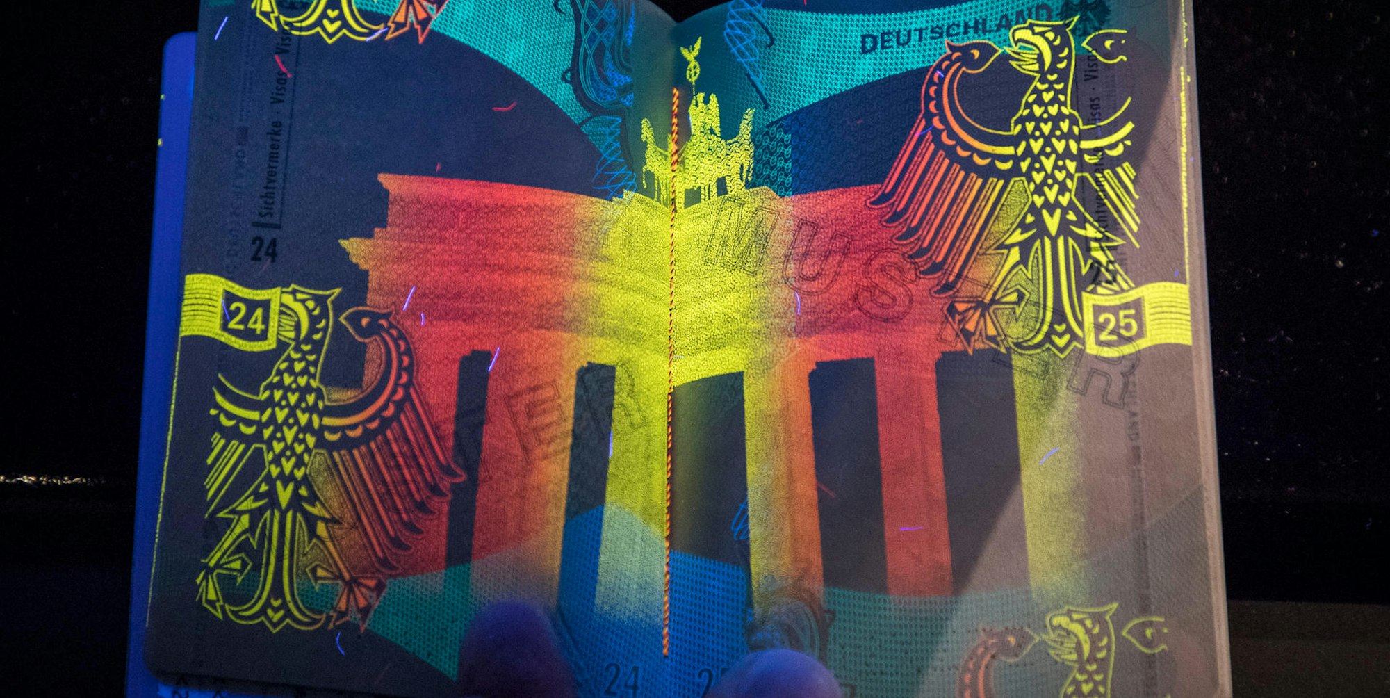 Neuer Reisepass UV-Licht