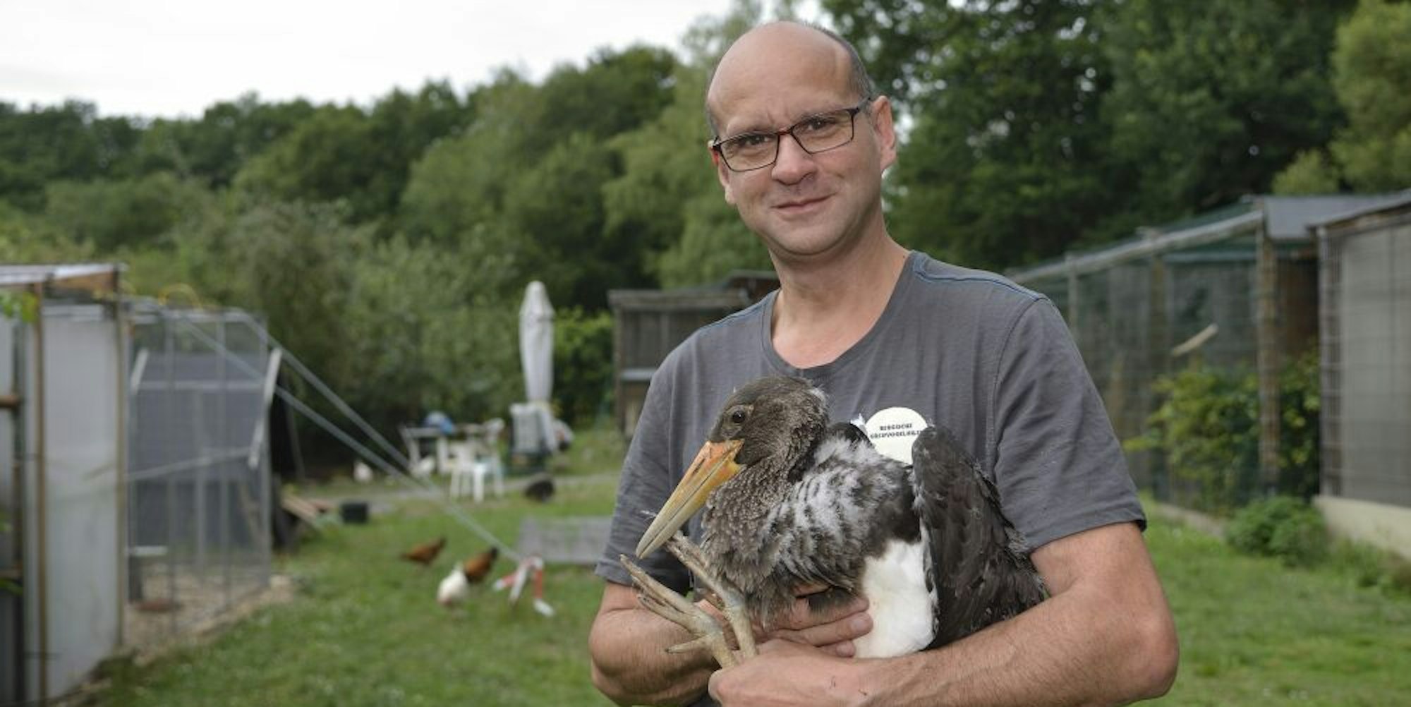 Kümmert sich um die entkräfteten Tiere: Dirk Sindhu, Leiter der Greifvogelhilfe Rösrath.