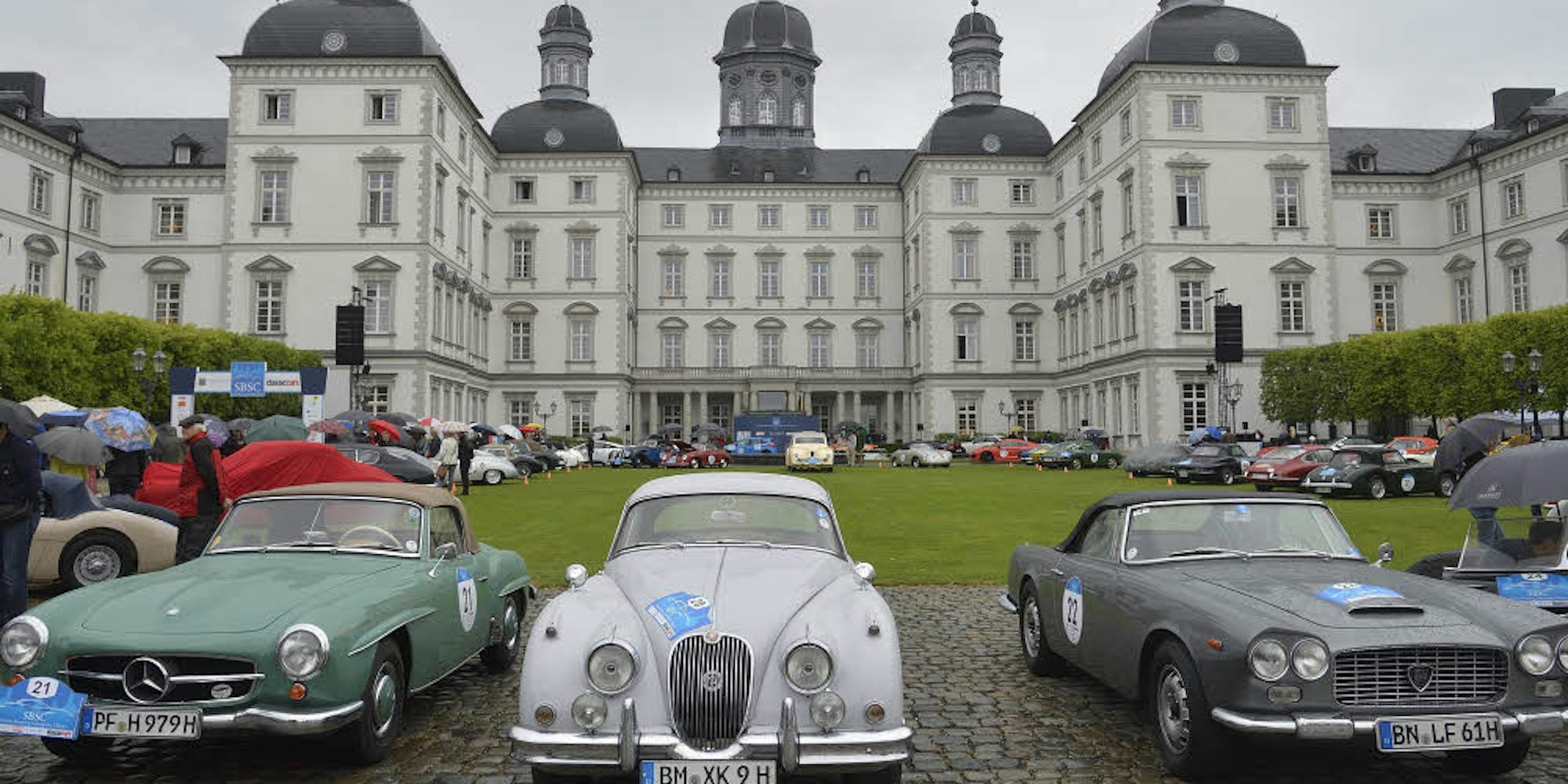 Prachtvolles Schloss, prachtvolle Sportwagen: Diese Kombination gab es am Wochenende zum ersten Mal.