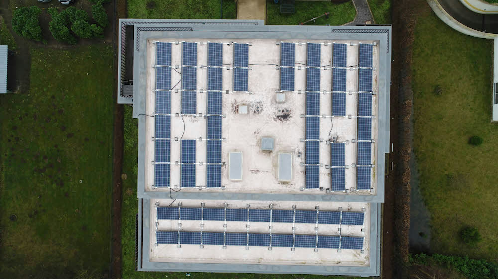 Auch in Bremen hat das Ehrenfelder Unternehmen eine Photovoltaik-Anlage installiert.