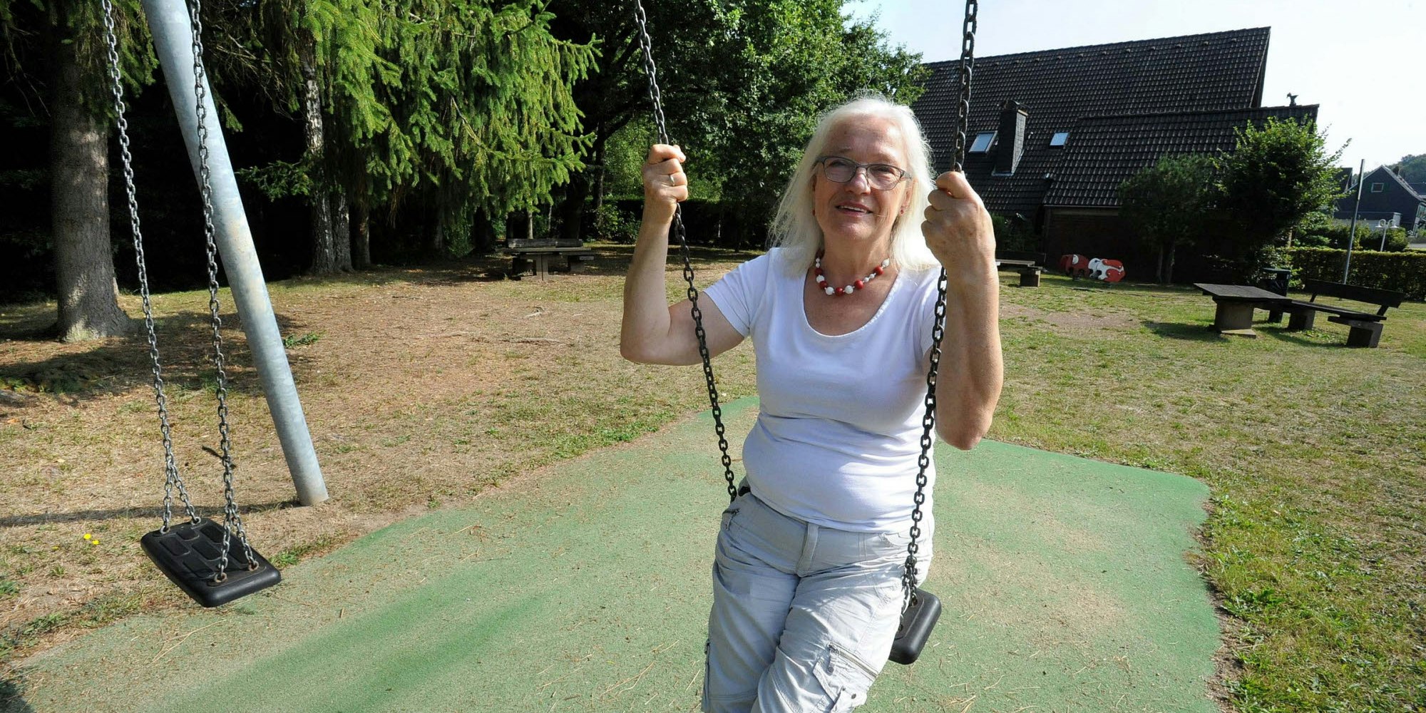 Patin Veronika Schulz kümmert sich seit einigen Jahren um den Spielplatz in Dürscheid.