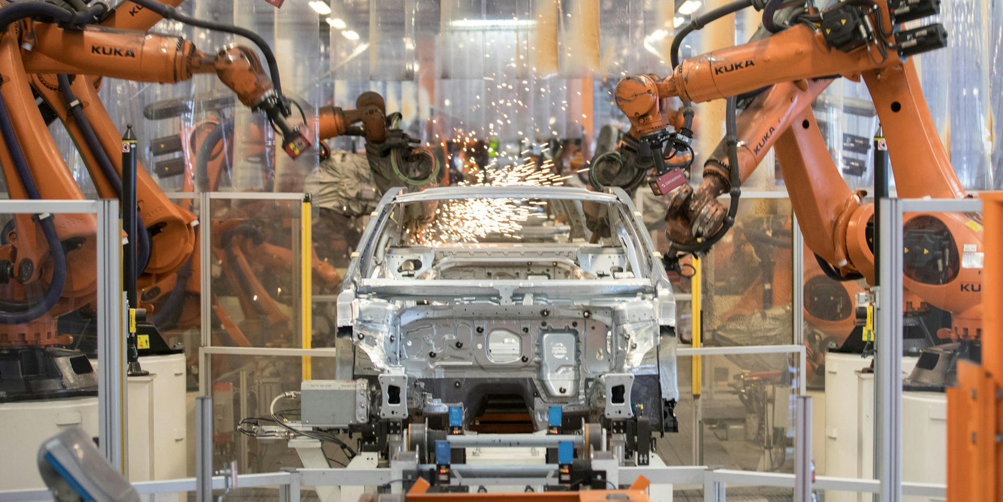 Industrieroboter in der Automobilproduktion