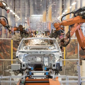 Industrieroboter in der Automobilproduktion