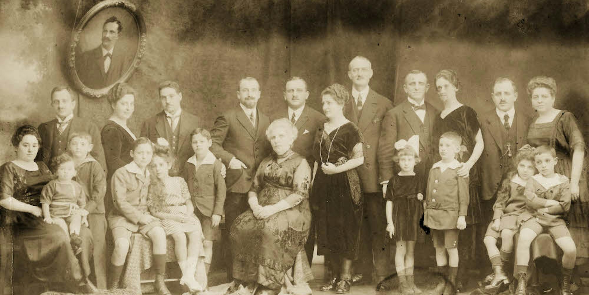 Ein Foto der Familien Katz und Rosenthal von 1920.