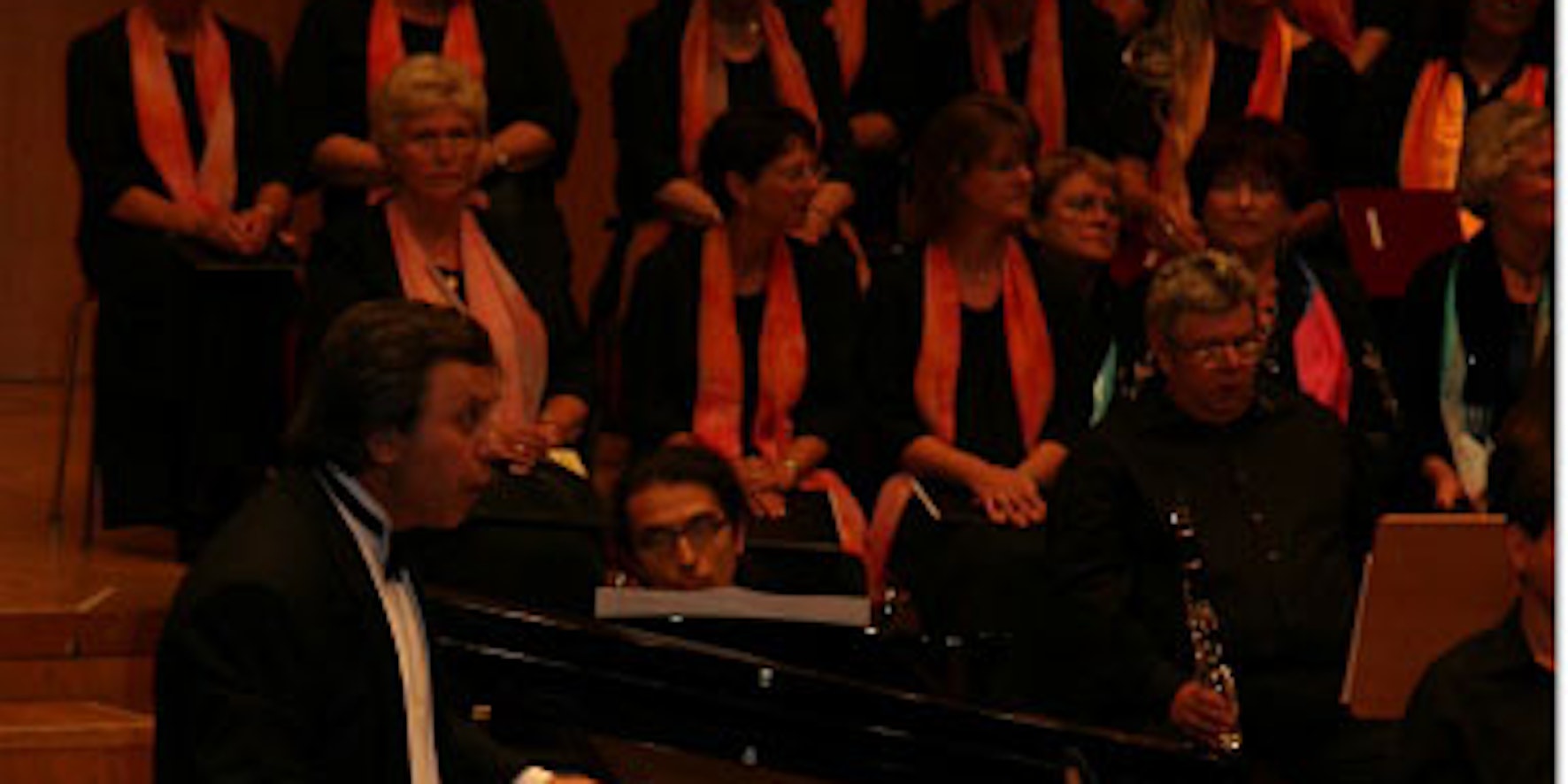 Babrak Wassa am Dirigentenpult der Philarmonie.