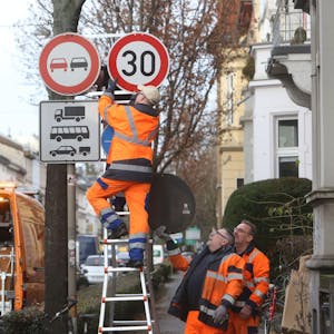 Die neuen Schilder für die ab Januar gültige Tempo-30-Regelung auf der Reuterstraße wurden bereits aufgehängt.