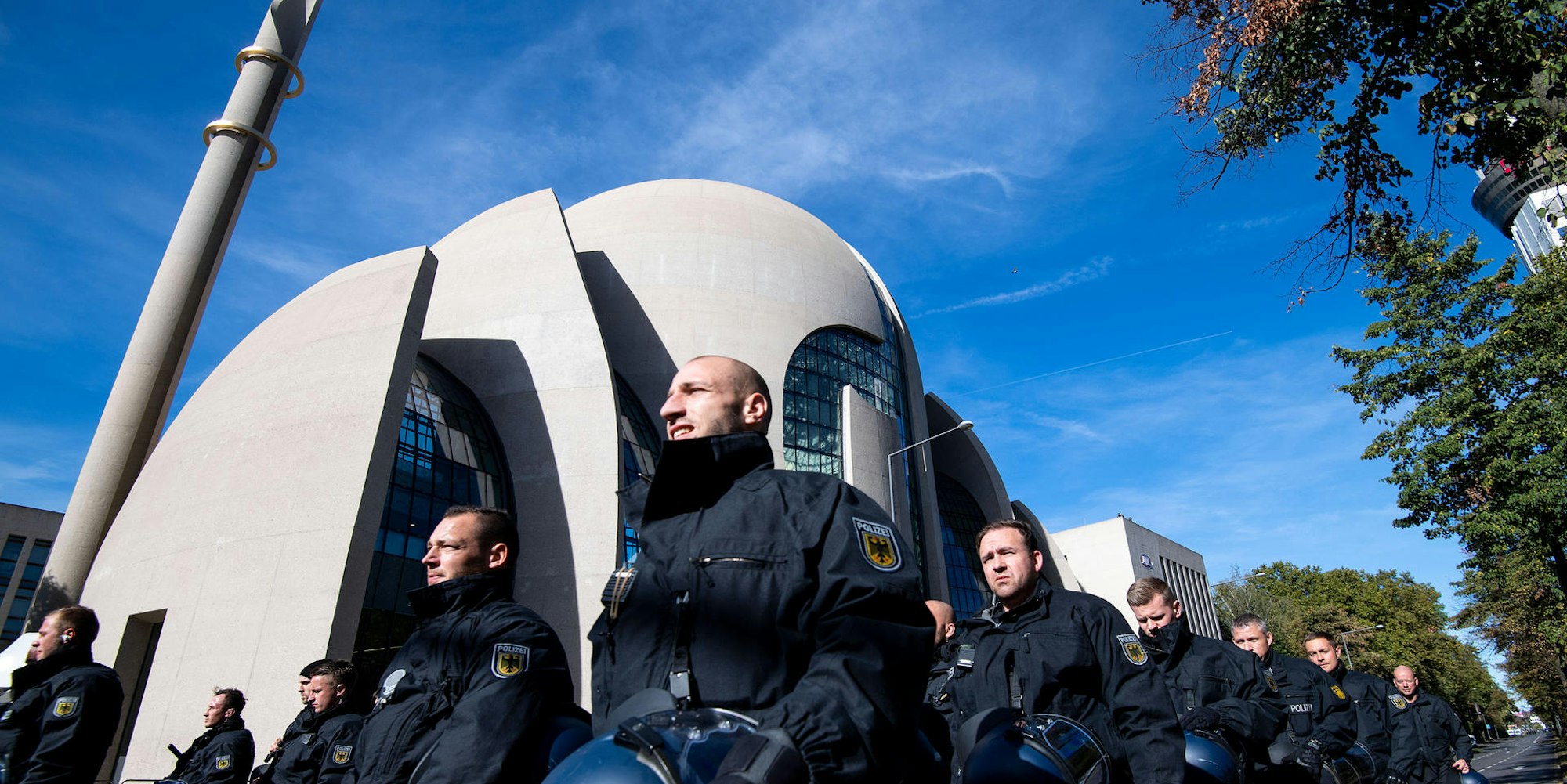 Polizei vor Moschee in Ehrenfeld