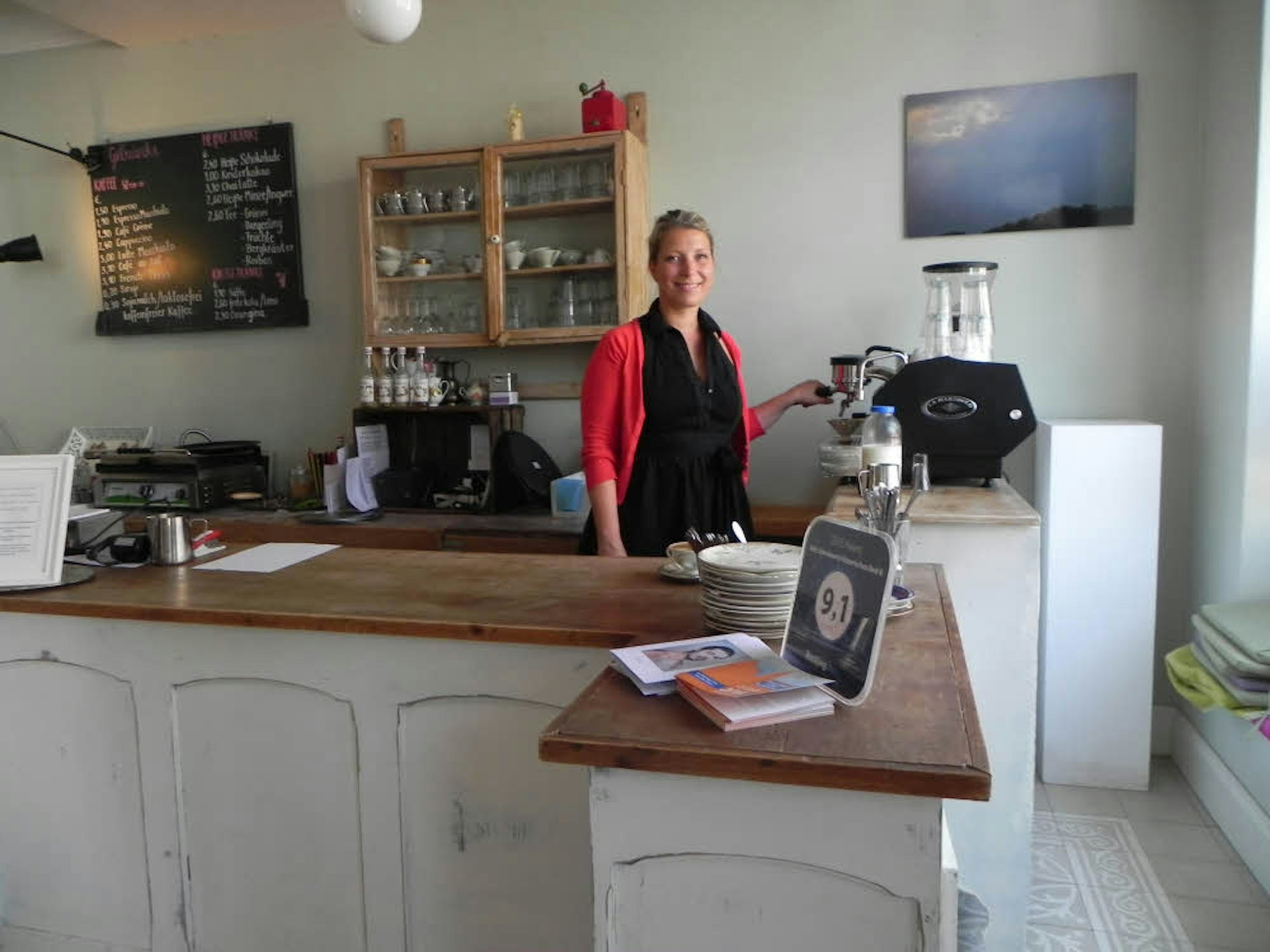 Annika Flecker betreibt seit 2014 das Café Croquembouche in Weiß.
