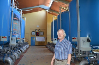 In diesen großen Filtern, deren Funktion Kurt Krüttgen erläuterte, wird im Gebäude des Wasserverbands Oleftal das Wasser aufbereitet.