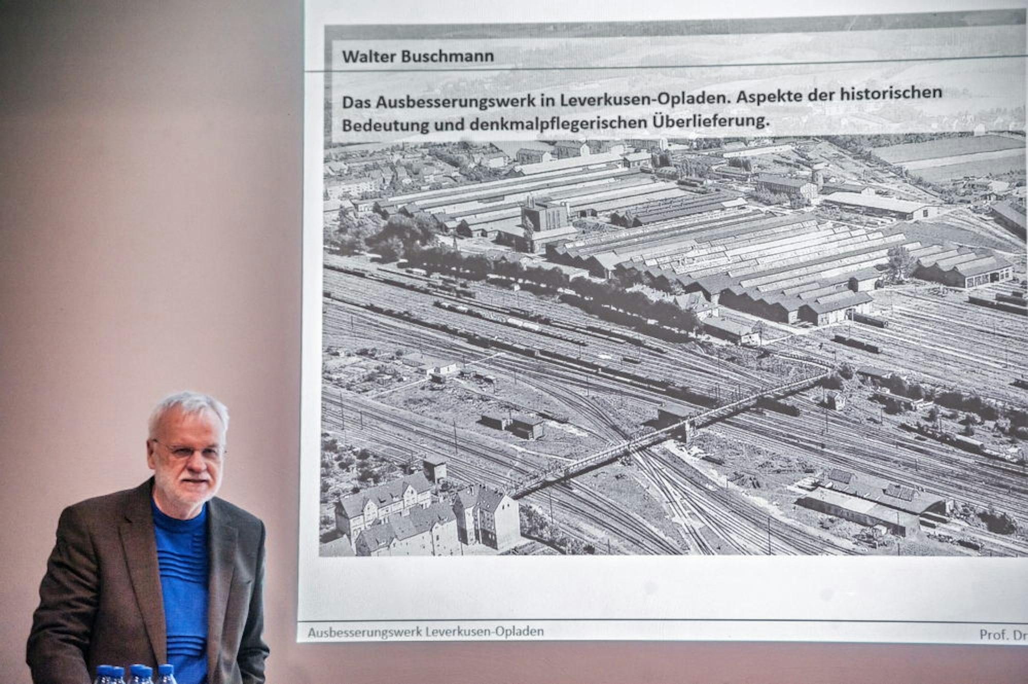 Professor Walter Buschmann hielt seinen Vortrag auf Einladung von Geschichtsverein und VHS im heutigen Funkenturm der Bahnstadt.