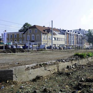 Auf dem Areal am Bahnhof haben die Bauarbeiten begonnen. Zunächst wurde ein altes Trafo-Häuschen abgebrochen.