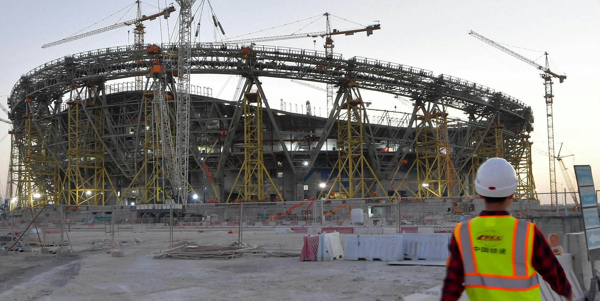 Stadien-Bau zur Fußball-Weltmeisterschaft 2022 in Katar