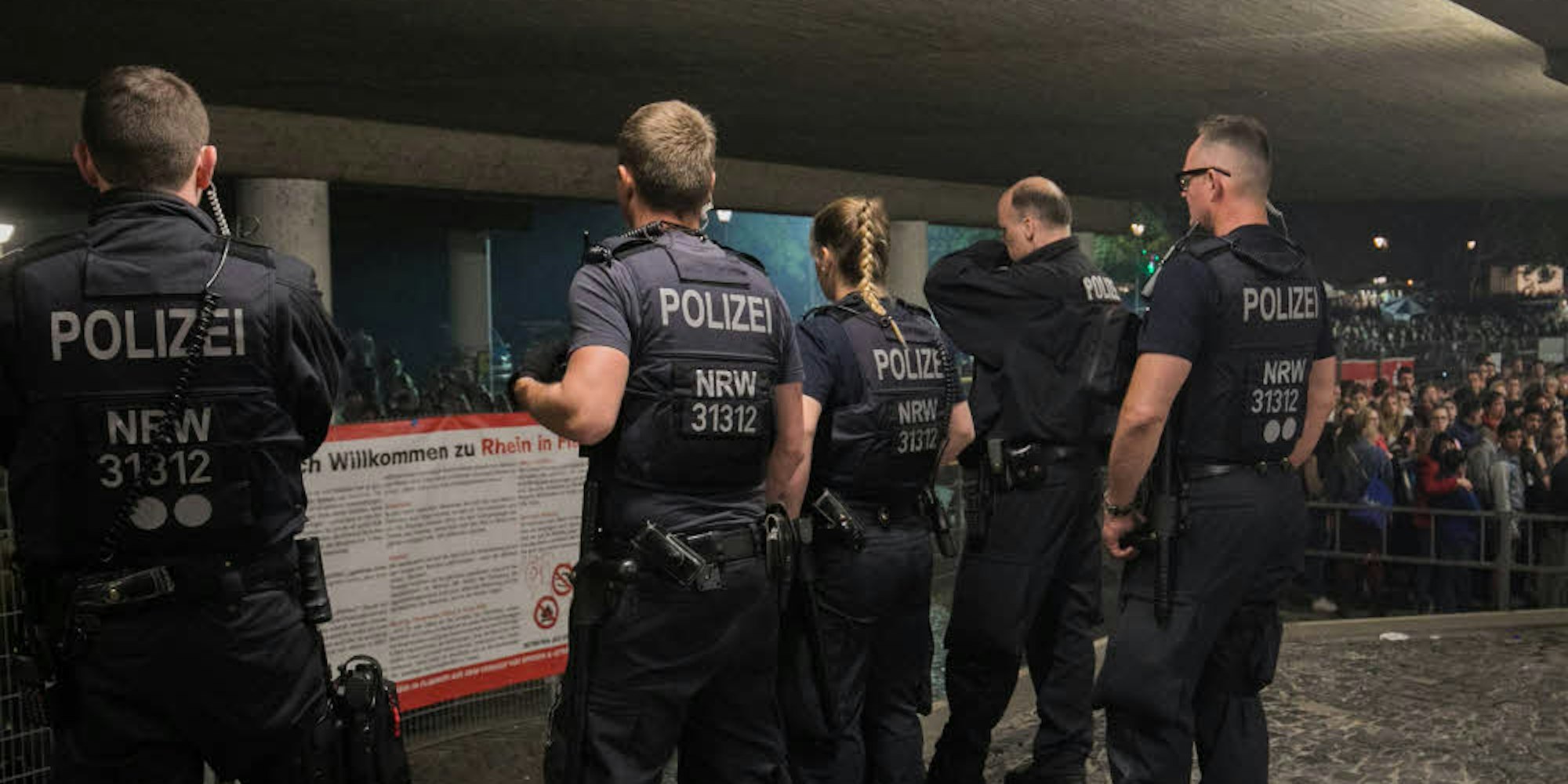 Mehrere Hundert Polizeibeamte und weitere Kräfte werden bei „Rhein in Flammen“ für Sicherheit sorgen.
