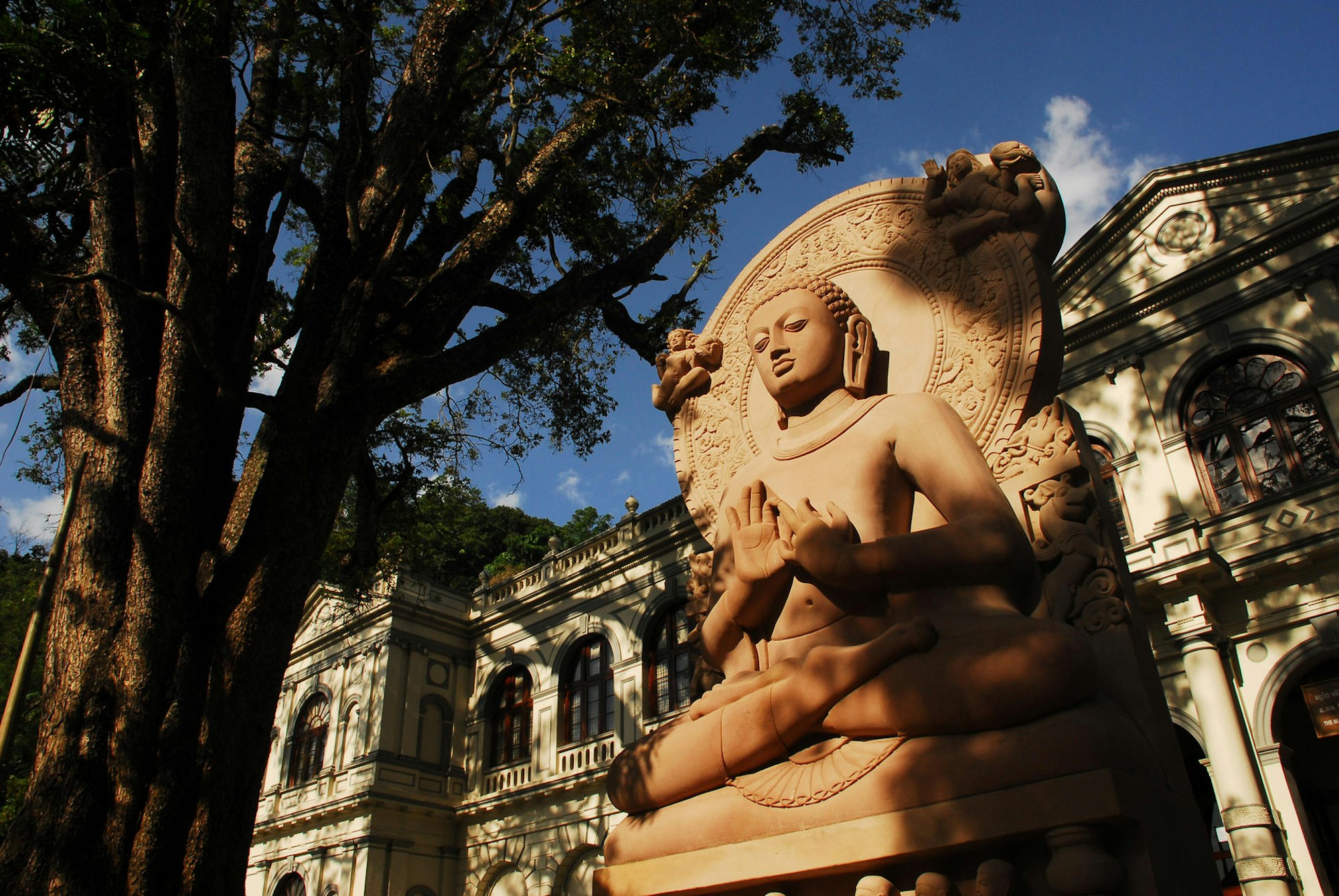Buddha-Statuen Kandy Sri Lanka