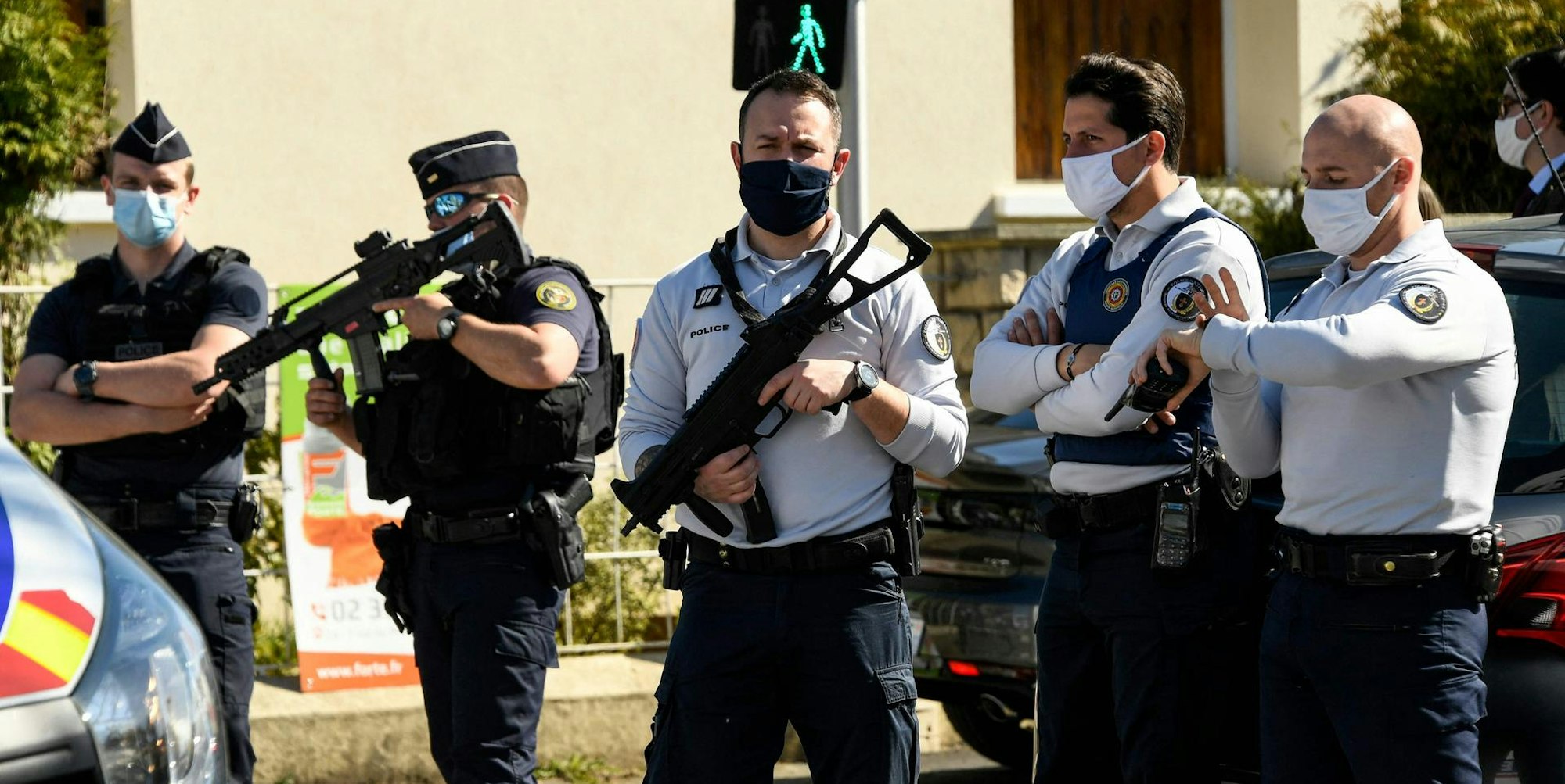Bewaffnete Polizisten Rambouille