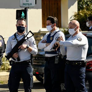 Bewaffnete Polizisten Rambouille