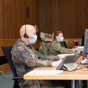 Im Kreishaus unterstützen Bundeswehrangehörige den Corona-Krisenstab bereits seit Oktober.
