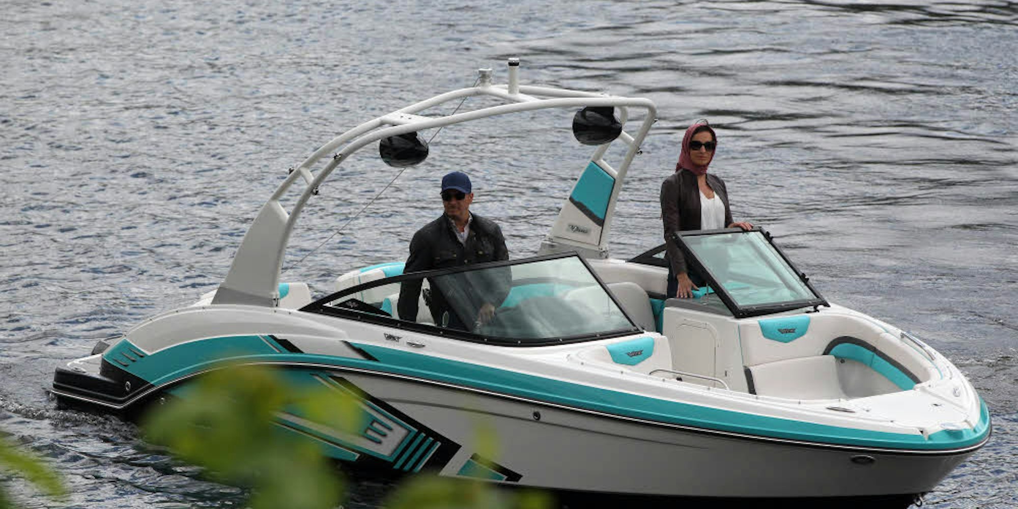 Ein seltenes Bild: Dank einer Sondergenehmigung durften die Schauspieler mit dem Motorboot auf dem Rursee fahren.