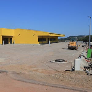 Das neue Verteilzentrum im Kaller Gewerbegebiet wird voraussichtlich Ende September bezugsfertig sein.