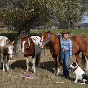 Mit ihren Tieren lebt Michaela Scholz auf einer Ranch in Montana: Sie kümmert sich nicht nur um ihre drei eigenen Pferde, ihren Hund und ihre beiden Gänse, sondern auch um die Pferde des Ranch-Besitzers.