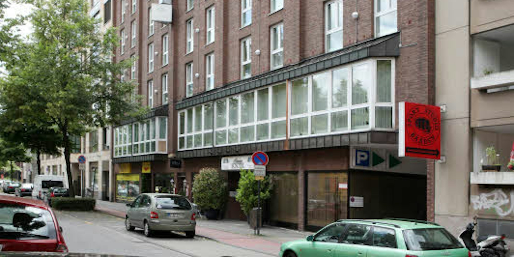 Das frühere Bonotel an der Bonner Straße: Dort sollen im Sommer 150 Flüchtlinge einziehen.